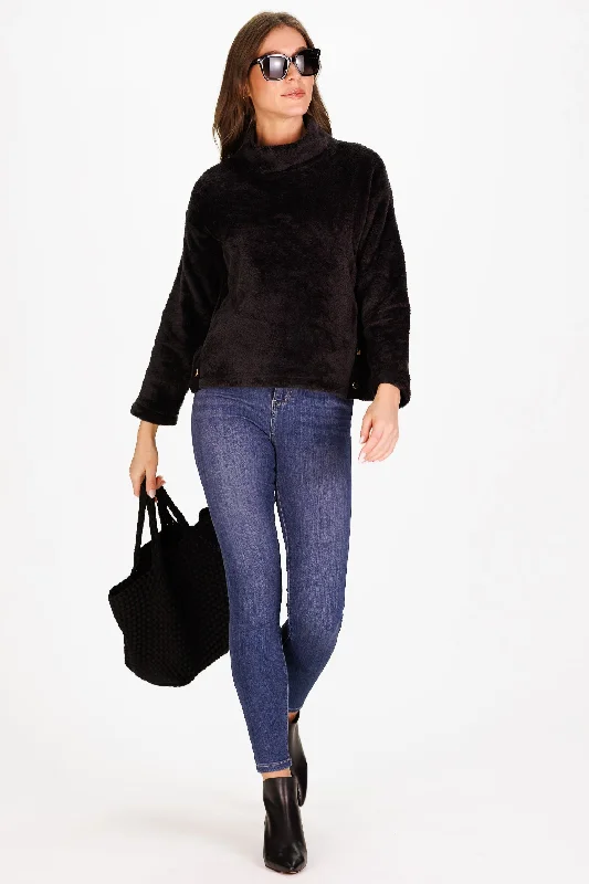 Cori Sweatshirt in Black Fuzzy Fleece